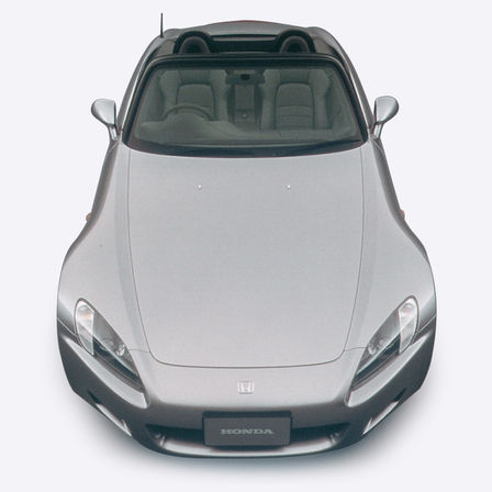 Flygfoto av tre fj&auml;rdedelar av Honda S2000.