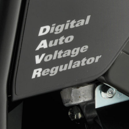 Närbild av digital automatisk spänningsregulator.