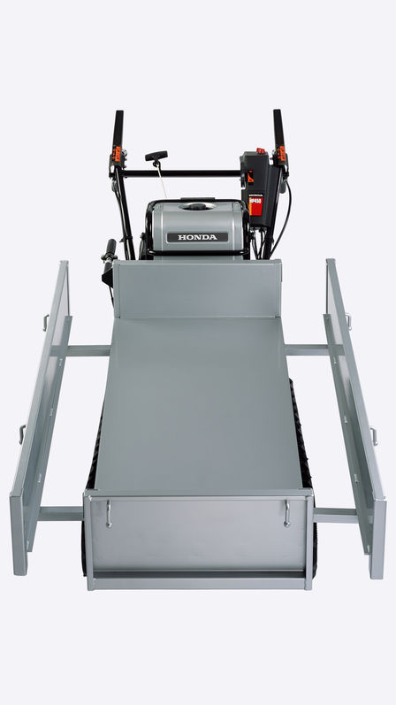 Bandvagn som st&aring;r fram&aring;t.