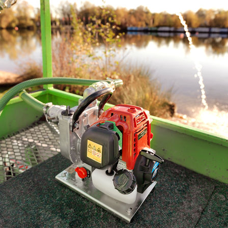 N&auml;rbild av b&auml;rbar pump i drift.