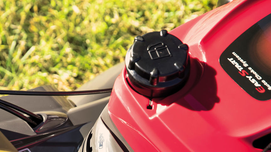 Honda HRX-gräsklippare, bensintankens påfyllningslock.