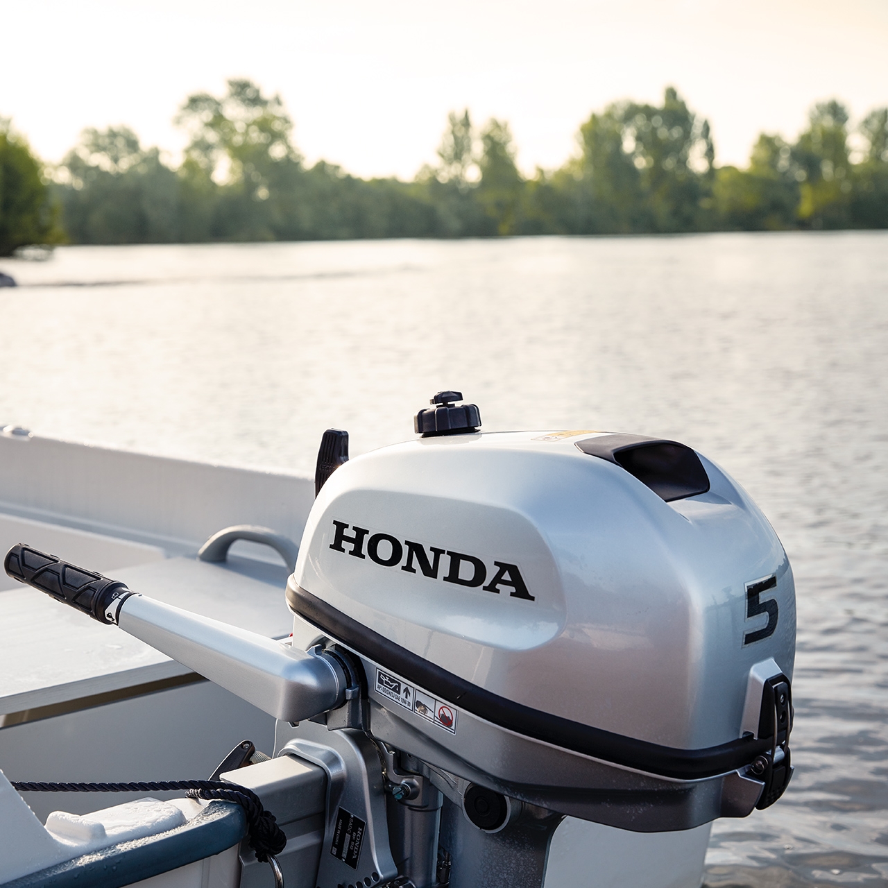 Honda BF5-motor transporteras.