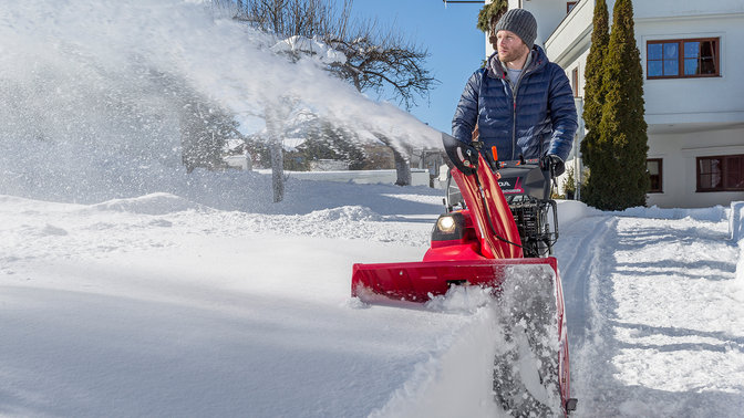 9-serien som körs av modell, snömiljö.