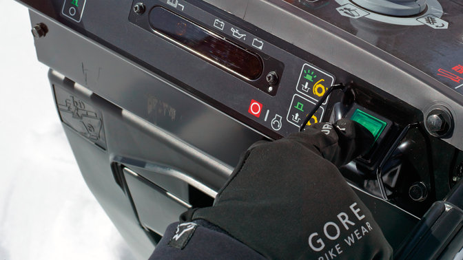 N&auml;rbild p&aring; matarskruvens koppling.