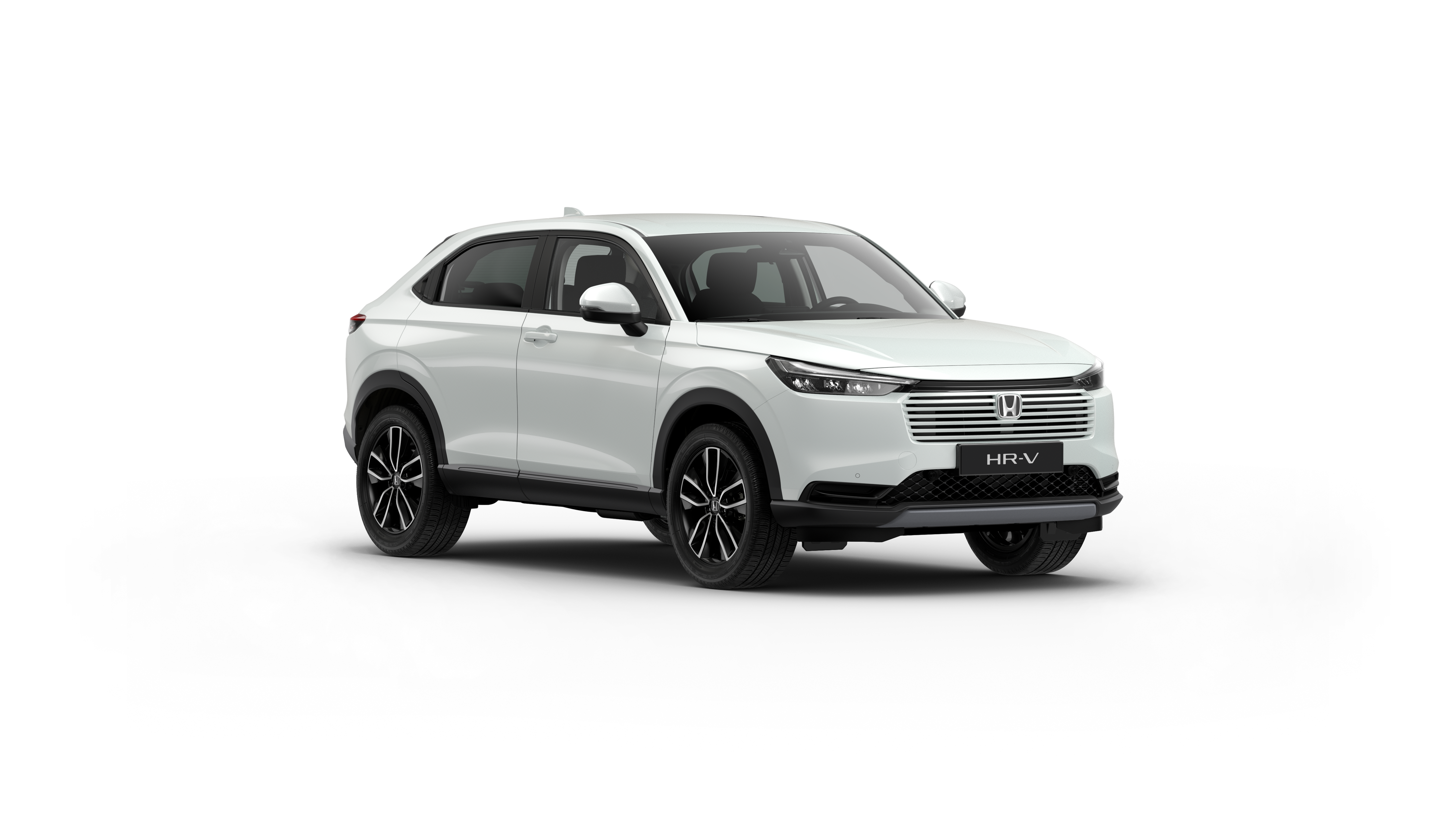 En Honda HR-V hybrid, vy snett framifråna