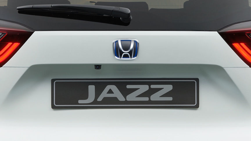 Närbild av parkeringskamera i Honda Jazz Hybrid.